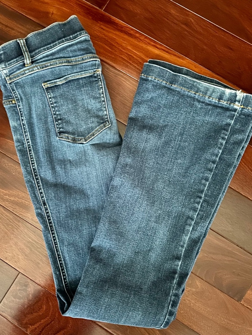 SPANX Dark Wash Pull-On Pockets Boot Cut Flare Slimming Jeans Pull-on Size M EUC